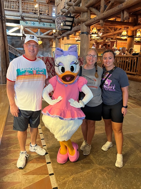 Daisy Duck Lobby Disney S Wilderness Lodge Resortdaisy Duck In The